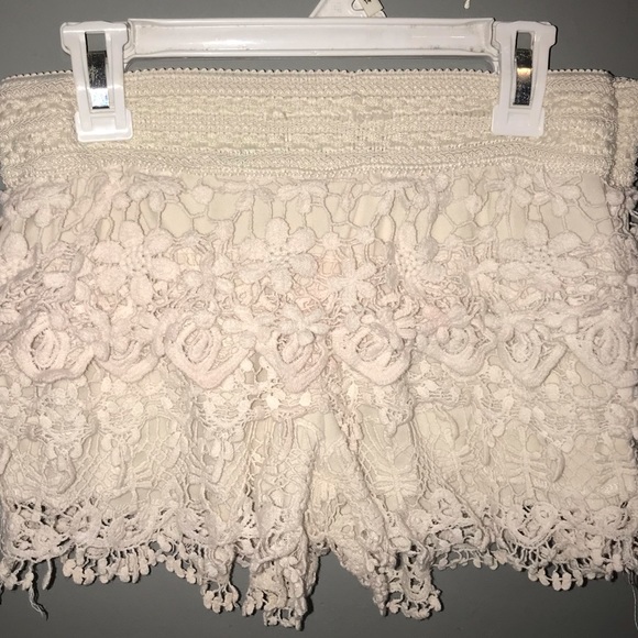 WHITE LACE SHORTS😍 - Picture 1 of 2